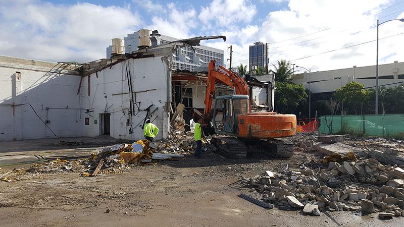 夏威夷檀香山城市广场施工现场拆除旧的建筑